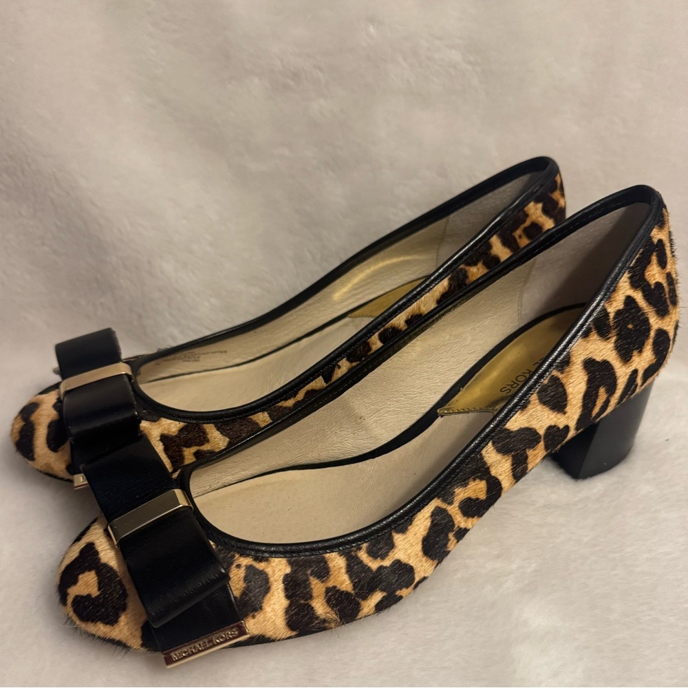 Michael Kors Black Leather Heels Shoes with Gold Buckle and Animal Print Sz 7